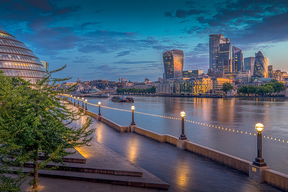 river thames at night